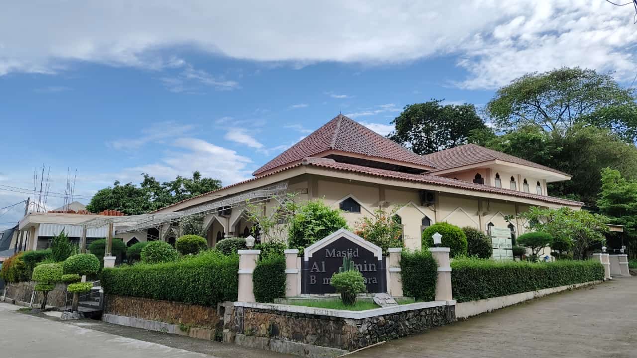 Tampak Depan Masjid Al-Amin